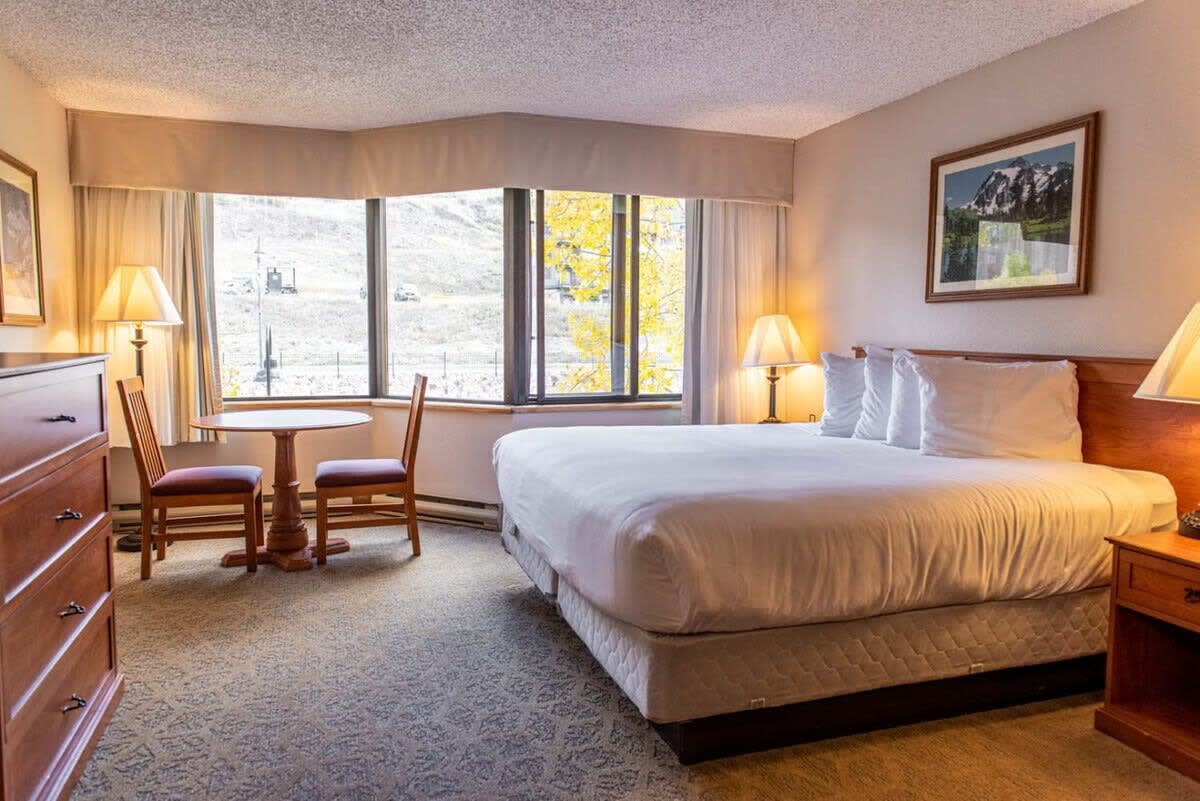 King Bed | Listed with @BookTraverse