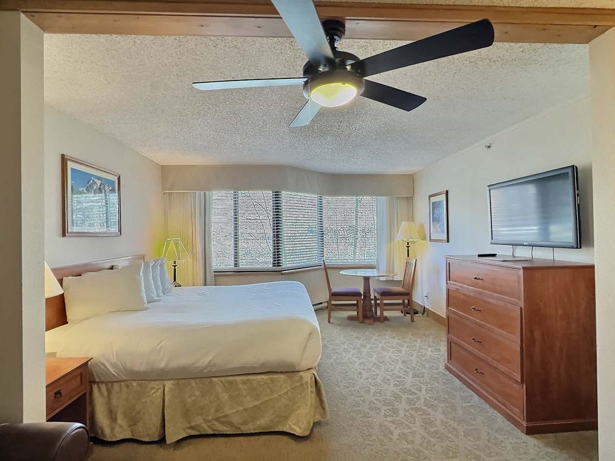 King Bed | Listed with @BookTraverse