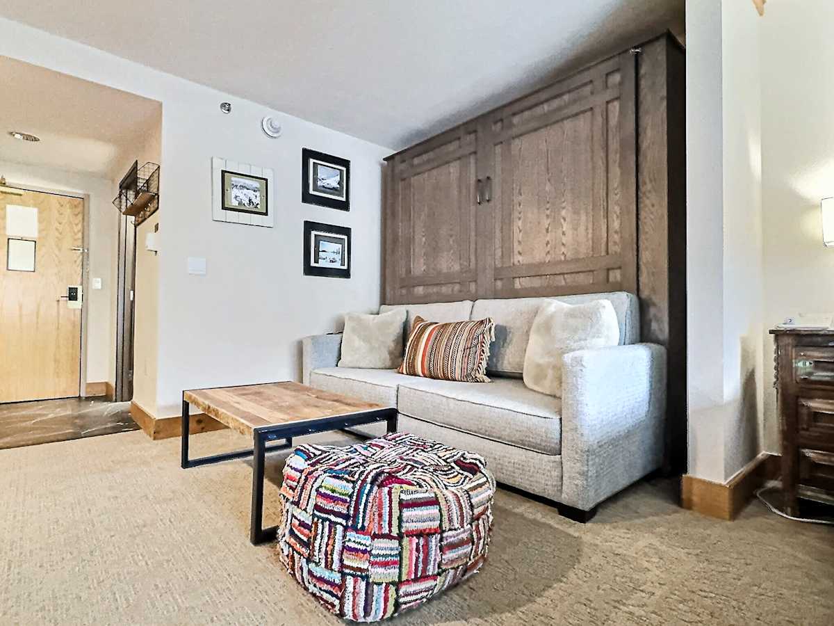 Living area | Listed with @BookTraverse
