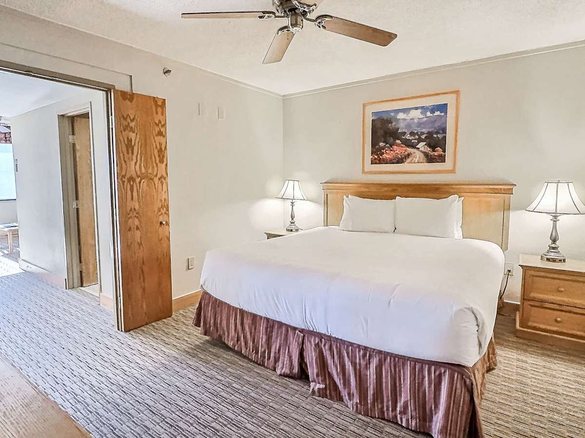 King Bed | Listed with @BookTraverse