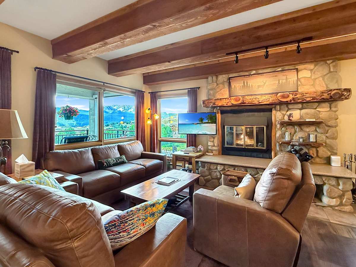 Wood fireplace, Mountain views and Cozy space for everyone | Listed with @BookTraverse
