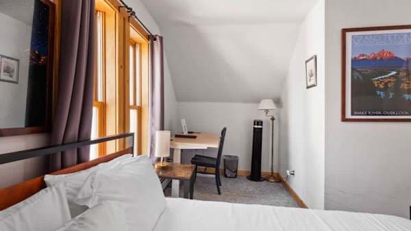 Queen Bedroom