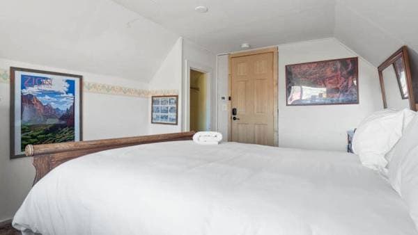 Queen Bedroom