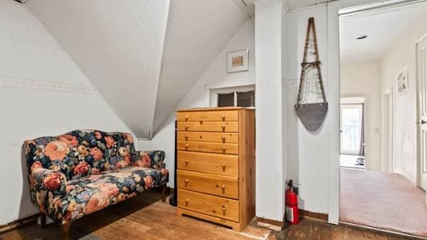 【Zion Room】A loveseat and desk in your room — settle in after a day out