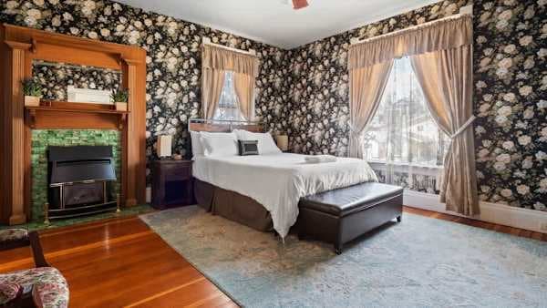 Primary Bedroom - Queen Bed