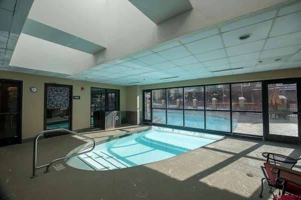 【Indoor Pool】Heated indoor pool for a soak when it's snowing
Listed with @BookTraverse