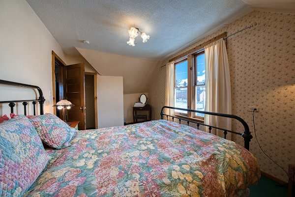Second Bedroom - Queen