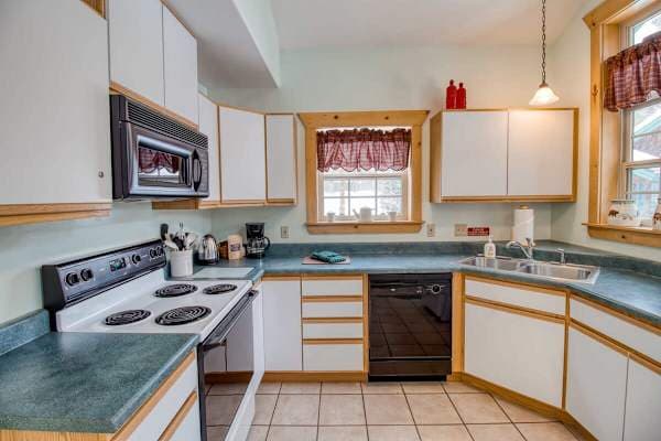 【Kitchen】Full-size range, dishwasher, real cookware — post-ski dinners taste better here.