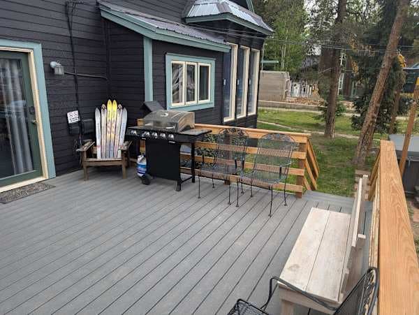 【Back Deck】 BBQ grill — fire it up for group cookouts with mountain views
