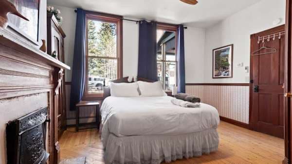 Queen Bedroom
