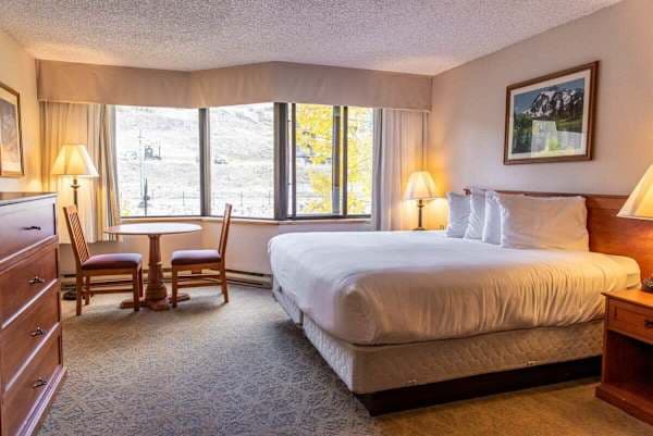 【Bedroom】King bed with mountain light — a real bed, not just a fold-out
Listed with @BookTraverse