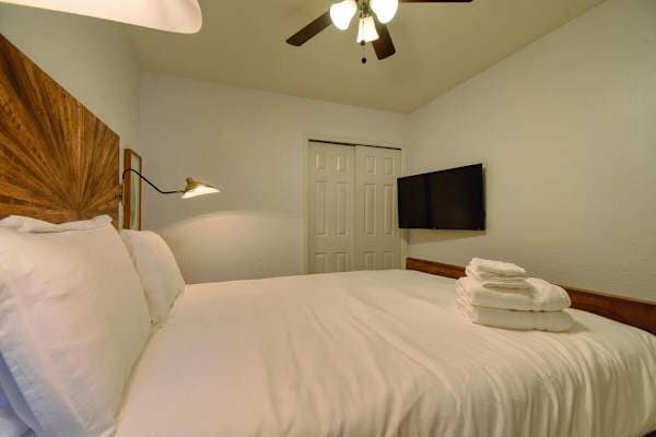 【Primary Bedroom】Queen bed, blackout shades, closet with hangers, bedside charging