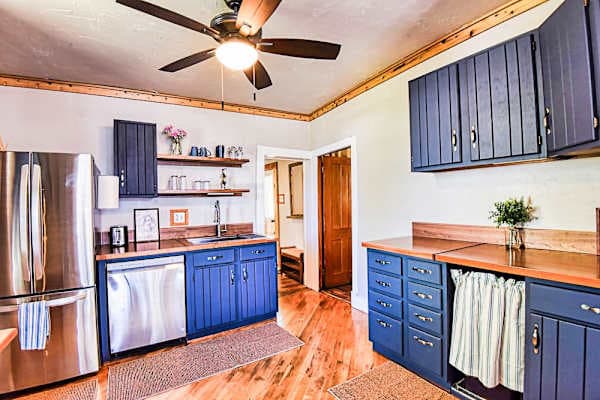【Kitchen】Fully remodeled — cook a real dinner with full-size appliances