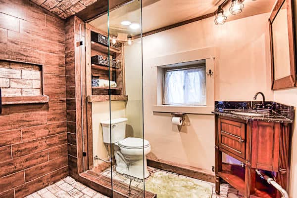 【Bathroom】Fully remodeled with a giant walk-in shower to rinse off the trail