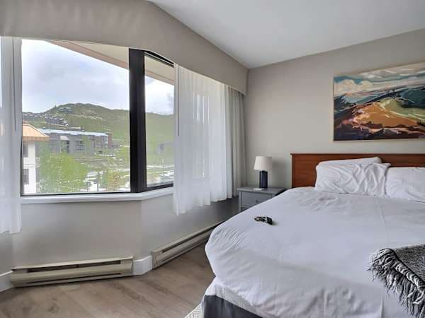 【Top-Floor View】 5th-floor window looking toward the mountain — quieter above the lower floors