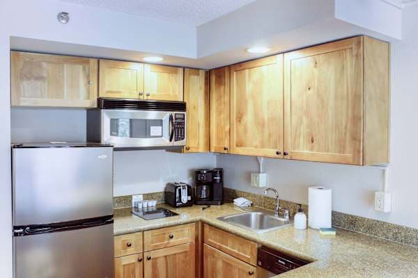 【Kitchen】Cooktop, microwave & dishwasher for easy family breakfasts (no oven)