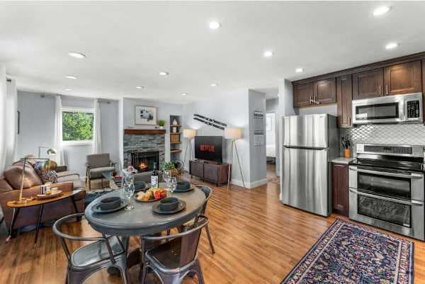 【Open Living + Kitchen】Cook and hang out together — everyone in one room