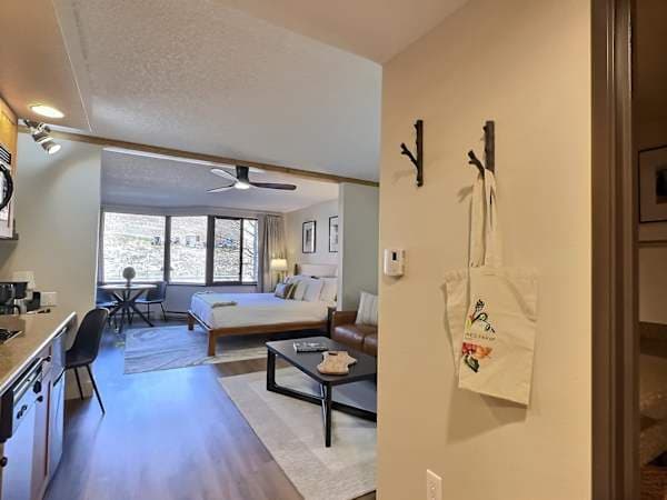 【Living Area】A bright, updated living area with quality furniture
Listed with @BookTraverse