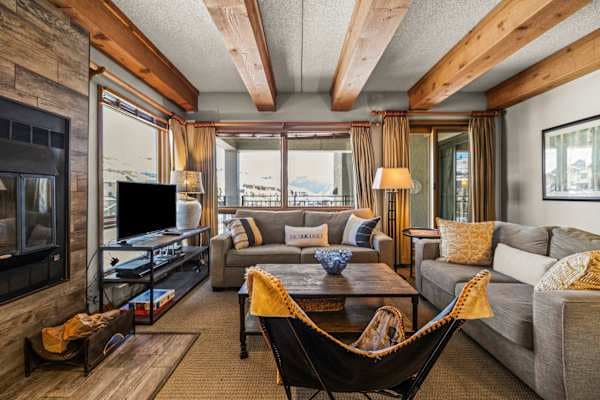【Living Room】Sectional around the wood fireplace — where everyone lands after skiing