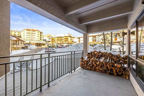 【Private Balcony】 Mountain views off the main living area — coffee in the morning, après in the afternoon.