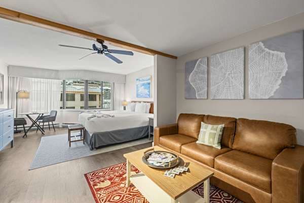 【Renovated Interior】Brand-new floors, finishes, and kitchenette — the updated version of the Grand Lodge