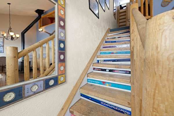 Cool Vintage Ski Touches | Listed with @BookTraverse