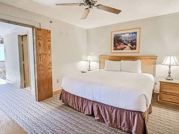 King Bed | Listed with @BookTraverse