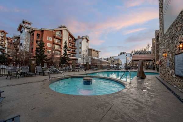 Hot tub | Listed with @BookTraverse