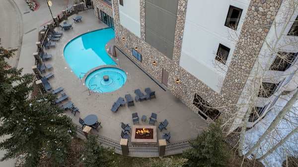 Grand Lodge CB #518 — Remodeled Ski-In/Out, Hot Tub, Pets in Colorado - photo 1