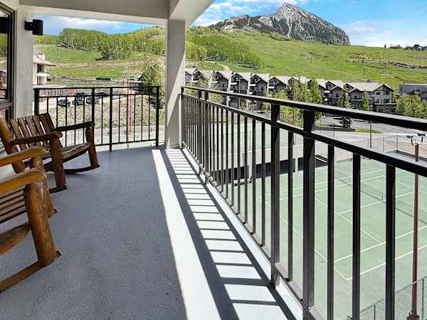 Modern Finishes and Cozy Vibes Plaza 2 BR mtn view in Colorado - photo 3