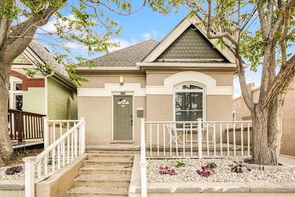 【Exterior】1884 Victorian with its own fenced yard — the whole house is yours