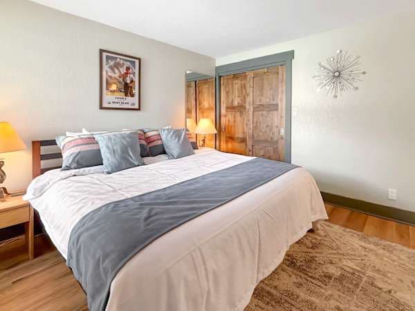 2nd bedroom with King Bed and Ensuite Bath