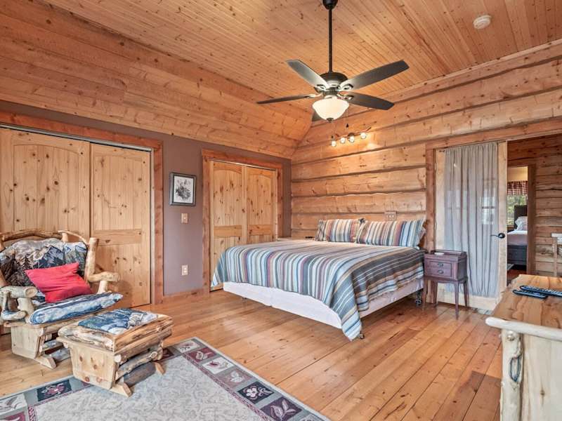 3BR Cabin Escape w/ Deck Twin Lakes Mountain View