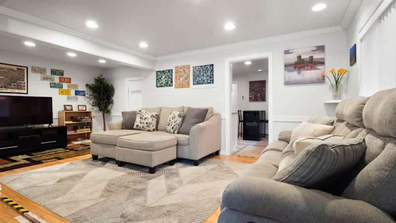 Charming Victorian 3BR - City Center - Turquoise