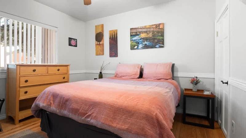 Charming Victorian 3BR - City Center - Turquoise