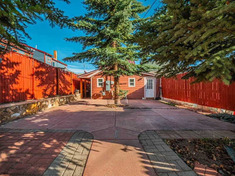 Charming Victorian 3BR - City Center - Turquoise