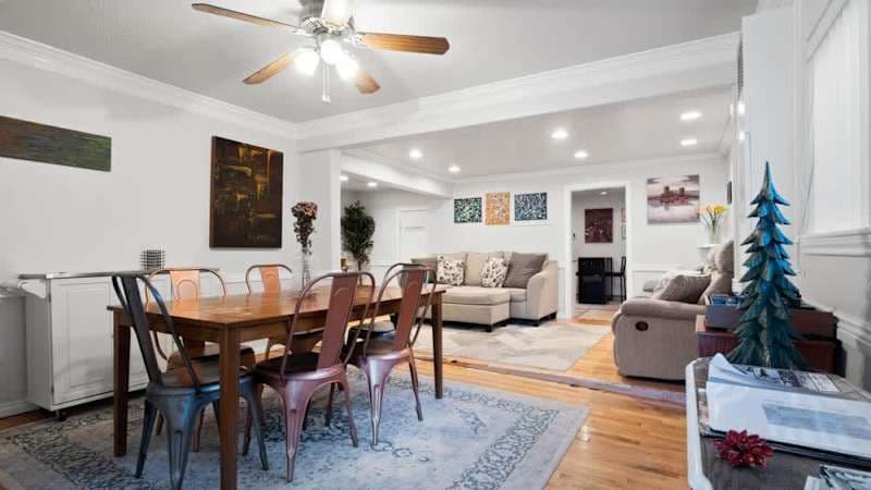 Charming Victorian 3BR - City Center - Turquoise