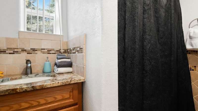 Charming Victorian 3BR - City Center - Turquoise