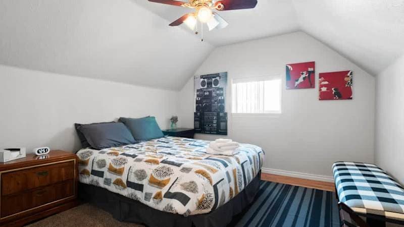 Charming Victorian 3BR - City Center - Turquoise