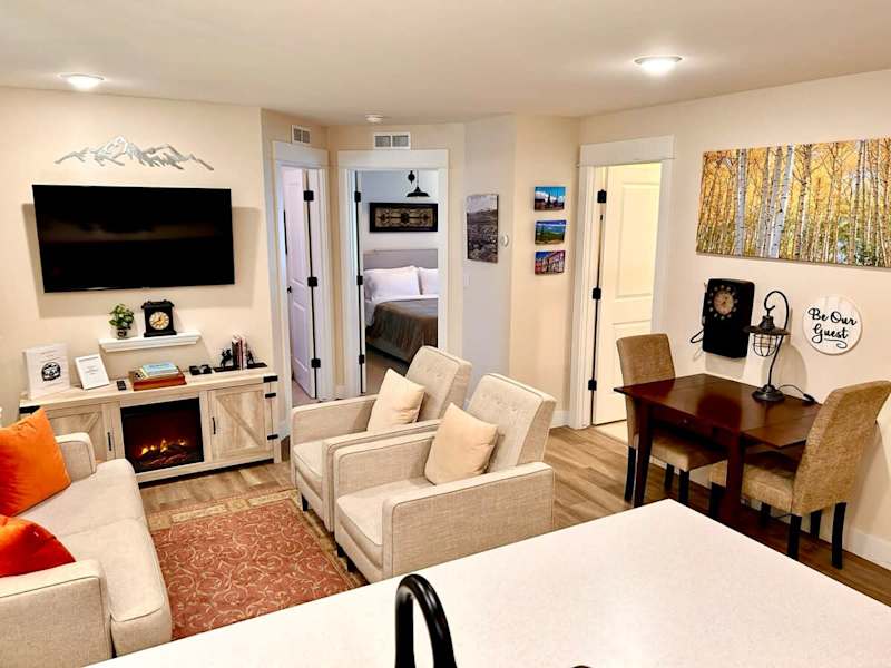 2BR Mountain Retreat - Near Mineral Trail, Balcony