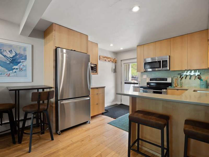 2-BR Condo by Vail Resort: Outdoor Patio, Parking