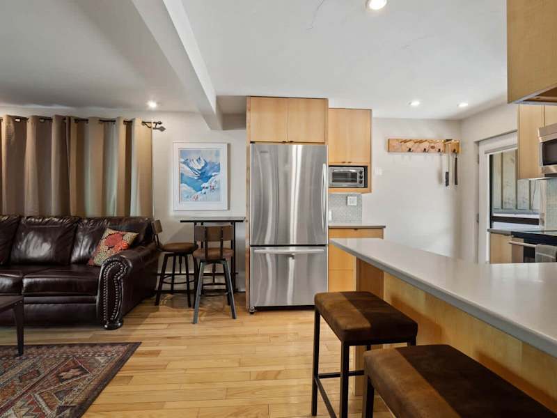 2-BR Condo by Vail Resort: Outdoor Patio, Parking