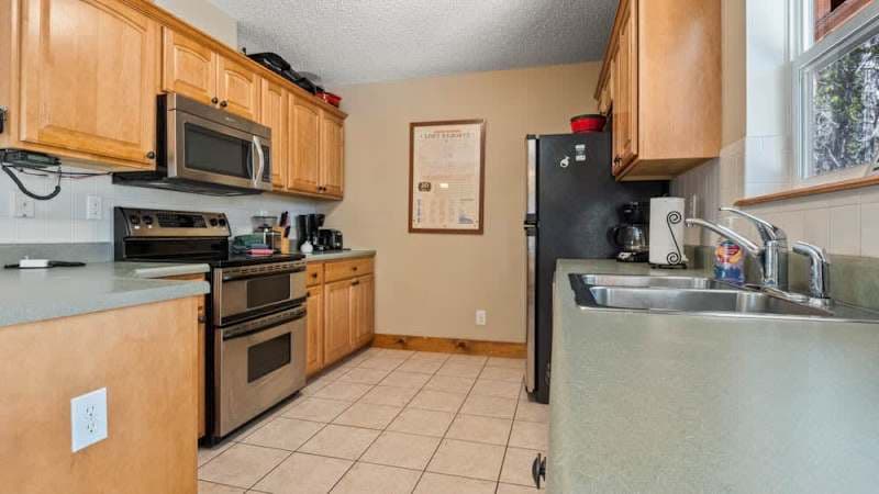 Hot tub, Arcades, Forest Vibe & Close to Downtown!
