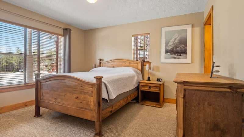 Hot tub, Arcades, Forest Vibe & Close to Downtown!