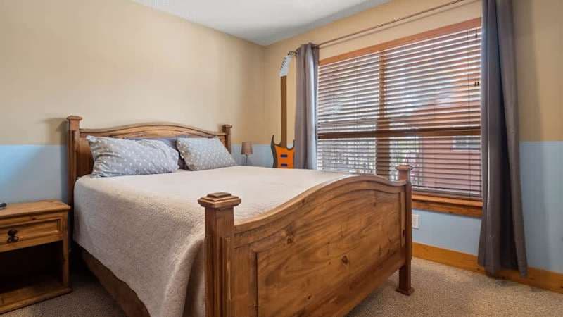 Hot tub, Arcades, Forest Vibe & Close to Downtown!