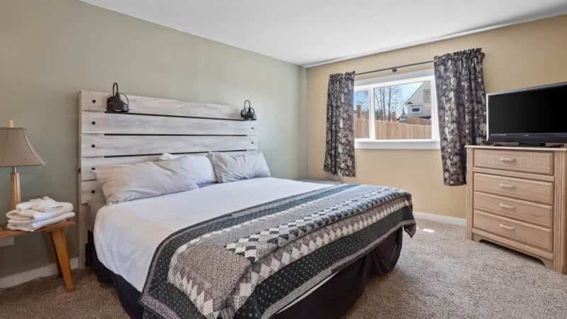 3BR + Hot Tub | Walk Harrison Ave | Dogs OK