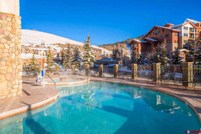 Larger 1BR w/ Pool, Hot Tub, Biking Trails