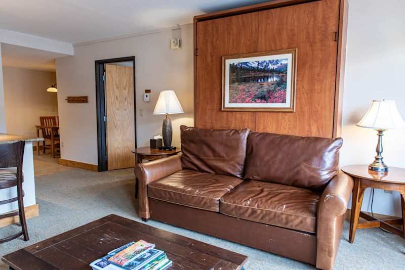 Larger 1BR w/ Pool, Hot Tub, Biking Trails