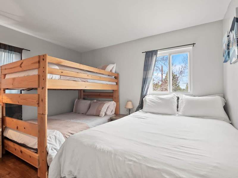 Spacious 4BR - Deck, Grill, Pets OK & for Groups