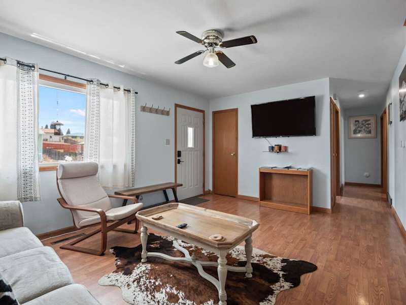 Spacious 4BR - Deck, Grill, Pets OK & for Groups